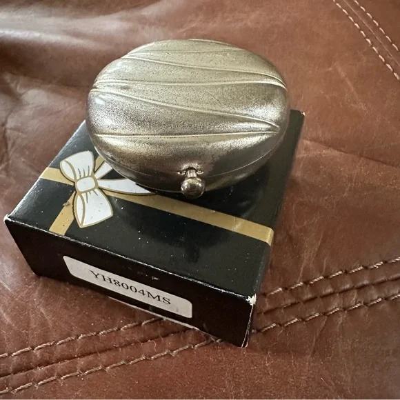 Vintage pill box - Picture 2 of 6